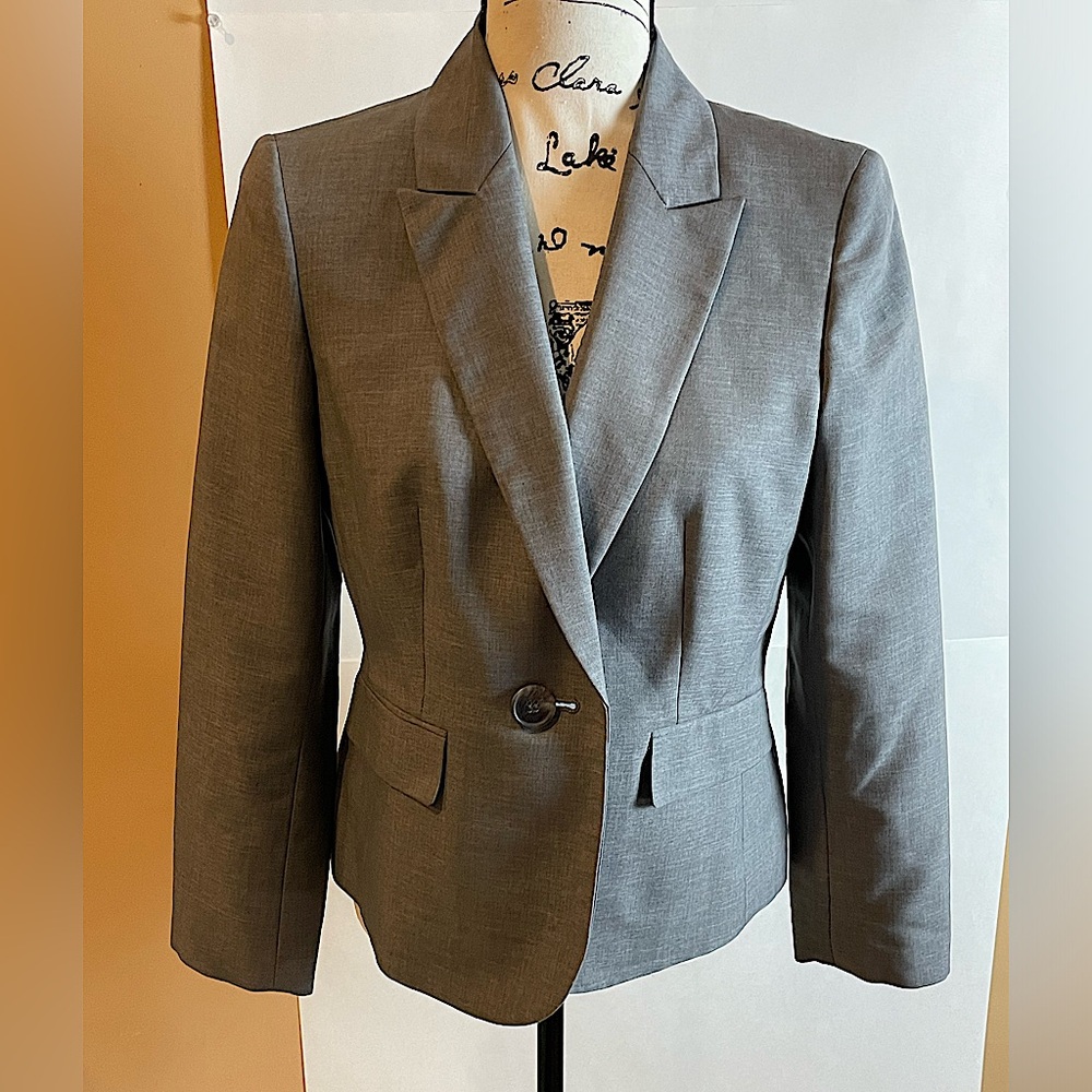 Jones Studio Beautiful Lined Petite Jacket - Gray - Like New. 8P.